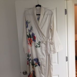 Gilligan and O'Malley Floral Bathrobe